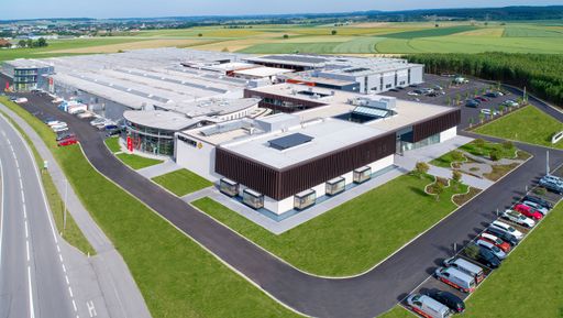 Vorschau Bild von Das Firmengebäude der Firma Hargassner aus der
Luftperspektive. 2019.