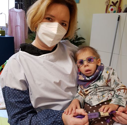 Vorschau Bild von Kinder werden liebevoll durch diplomiertes
Pflegepersonal betreut