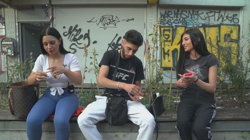 Aylin und ihre Clique / Weiterer Text über ots und
www.presseportal.de/nr/6605 / Die Verwendung dieses Bildes ist für
redaktionelle Zwecke unter Beachtung ggf. genannter
Nutzungsbedingungen honorarfrei. Veröffentlichung bitte mit
Bildrechte-Hinweis.