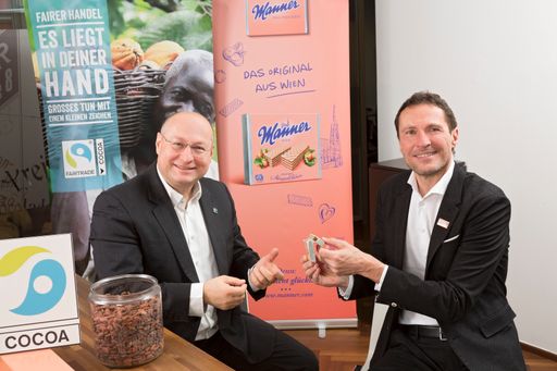 Josef Manner & Comp. AG; Fairtrade;
Zertifikat;..v.l.n.r.:..Mag. Hartwig Kirner, Geschäftsführer
Fairtrade Österreich;..Ulf Schöttl, Marketingleiter Josef Manner &
Comp. AG;..Photo: Manner / Noll