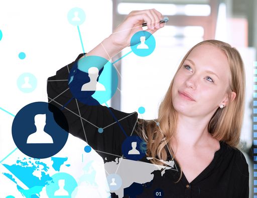 Im September 2021 startet der neue Master „Business
Informatics“ (vorbehaltlich der Genehmigung durch die entsprechenden
Gremien) an der FH Salzburg. Im Fokus der Ausbildung stehen
Kompetenzen, um an der Schnittstelle zwischen IT und Management im
Bereich Digital Economy zu arbeiten.