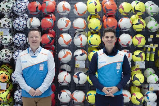 Vorschau Bild von v.l.n.r.: Geschäftsführer Gábor Pósfai mit
Filialeiter Stefan Reiter