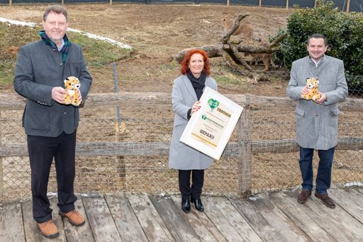 Vorschau Bild von GRAWE Vorstand Georg Schneider und Landesdirektor Anton
Genseberger bei der Verleihung der Patenschaft mit Tierwelt GF Doris
Wolkner-Steinberger