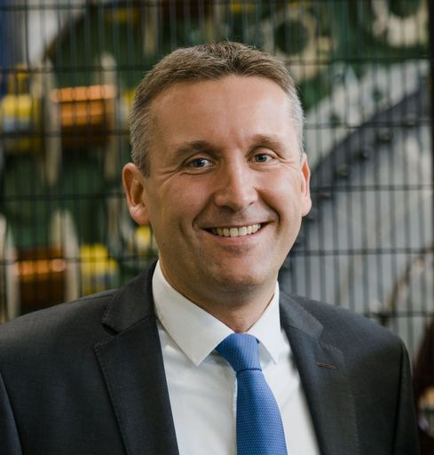  Die Führungsetage der ASTA Gruppe wird seit 01.
Jänner 2021 durch Christian Grosspointner ergänzt. An der Seite von
CEO Heinz Riedler, zeichnet er als COO für den gesamten operativen
Bereich der österreichischen Unternehmensgruppe verantwortlich.