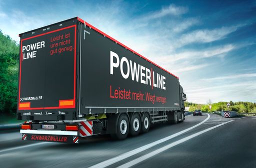  Die 2020 neu konstruierten Fahrzeuge der POWER LINE
wiegen weniger und leisten mehr. Die Sattelanhänger helfen mit, die
CO2-Emissionen der Zugmaschine zu verringern.