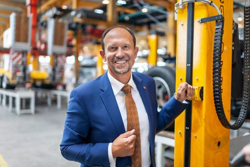 Vorschau Bild von BILD zu OTS CEO Roland Hartwig leitet das Unternehmen seit 2016
und freut sich über die Widerstandskraft, die Schwarzmüller 2020
bewiesen hat.