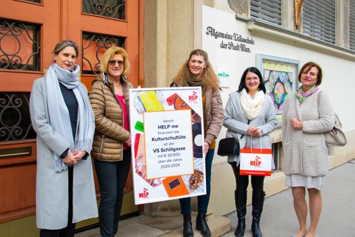  Scheckübergabe vor der Volksschule Schillgasse 1210 Wien