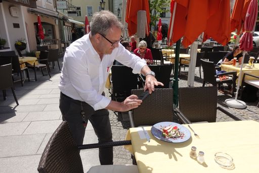 Vorschau Bild von Mit wenigen Klicks können Produkte eingestellt und am regionalen
Marktplatz verkauft werden.