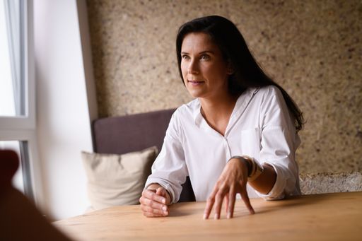 Theresa Haid, Geschäftsführerin von Vitalpin ist
besorgt: „Durch Reisewarnungen und Lockdowns steht nicht nur der
Tourismussektor vor Herausforderungen. Auch andere Branchen, die
indirekt vom Reisegeschehen abhängig sind, haben mit massiven
Umsatzeinbußen zu kämpfen.