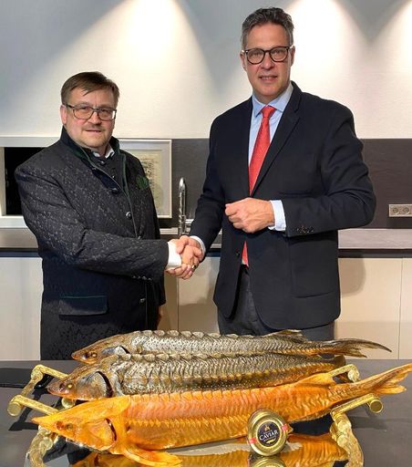 Vorschau Bild von Geschäftsführer Korytowski heißt den neuen
Vertriebsdirektor Aigner willkommen im Team