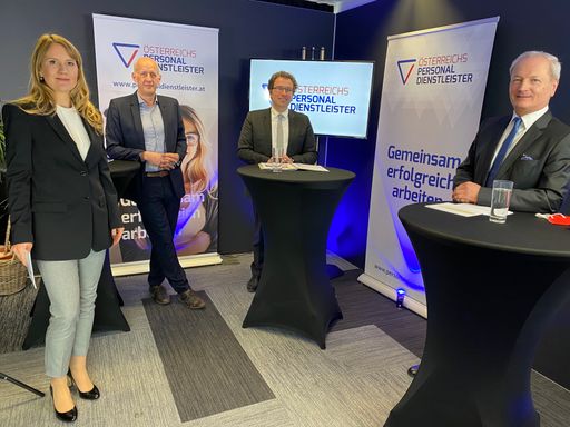 v.r.n.l. Mag. Dr. Martin Zieger (Präsident ÖPDL,
CEO POWERSERV Austria GmbH), Dr. Johannes Kopf LL.M. (AMS-Vorstand),
Herbert Kling (brandscore.at), Julia Labenz, MBA (Generalsekretärin
ÖPDL)