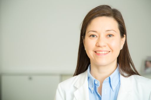 Frau Dr. Miriam Koeller-Bratz, Fachärztin für
Plastisch-Ästhetische Chirurgie / Weiterer Text über ots und
www.presseportal.de/nr/150384 / Die Verwendung dieses Bildes ist für
redaktionelle Zwecke unter Beachtung ggf. genannter
Nutzungsbedingungen honorarfrei. Veröffentlichung bitte mit
Bildrechte-Hinweis.