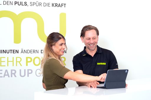 Vorschau Bild von Service wird bei M.A.N.D.U. groß geschrieben - der Personal Coach
nimmt sich gerne Zeit und zeigt seinen Kunden die Vorteile von
Magicline auf.