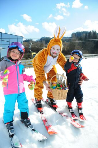 Vorschau Bild von Hauser Kaibling bietet täglich Skibetrieb bis
einschließlich Ostermontag (5.4.). Highlight: Am Gründonnerstag
kommt der Osterhase zu Besuch und hat für alle kleinen Pistenflitzer
eine Osterüberraschung im Gebäck.