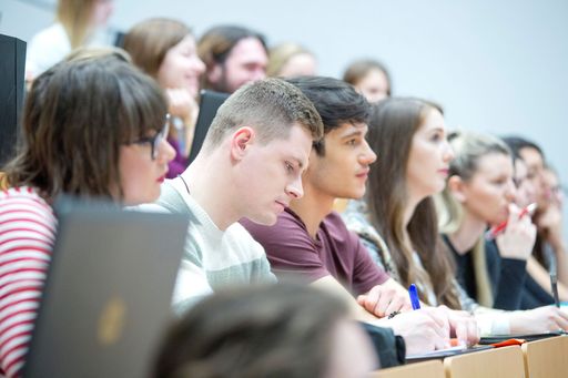 Studierende in einem Hörsaal
