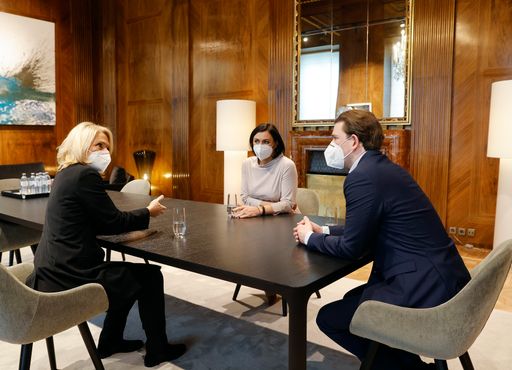 Chefsache Tourismus-Hilfen: Bundeskanzler Sebastian
Kurz und Tourismusminister Elli Köstinger verhandeln mit
ÖHV-Präsidentin Michaela Reitterer