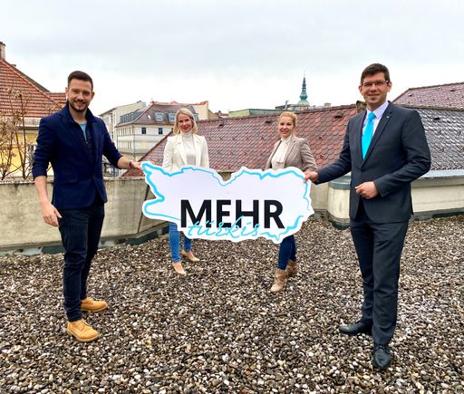 BILD zu OTS Freuen sich über das historische ÖVP-Ergebnis bei der
Bürgermeisterwahl: LR Sebastian Schuschnig, Landesparteisekretärin
Susanne Hager, Landesparteigeschäftsführerin Julia Löschnig,
Landesparteiobmann LR Martin Gruber 