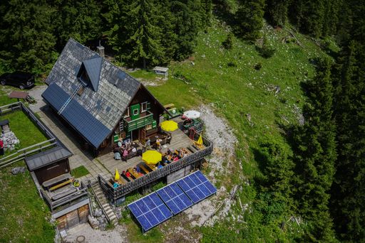 Theodor-Körner-Hütte, Salzburg. Die Akademische
Sektion Wien sucht eine/n Pächterin/Pächter für die Hütte ab 2021
(Start der Saison je nach Witterung Ende Mai bis Mitte Juni).