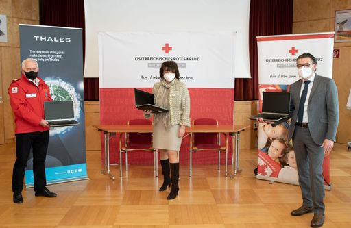  (v.l.n.r.) : Leopold Rötzer, Karin Meier-Martetschläger, Hannes
Boyer (Thales)