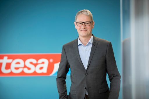 Dr. Stefan Röber, Leiter tesa Produkt- und
Technologie-Entwicklung und Chief Sustainability Officer / Weiterer
Text über ots und www.presseportal.de/nr/77628 / Die Verwendung
dieses Bildes ist für redaktionelle Zwecke unter Beachtung ggf.
genannter Nutzungsbedingungen honorarfrei. Veröffentlichung bitte
mit Bildrechte-Hinweis.