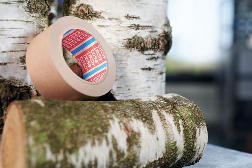Vorschau Bild von Nachhaltige Verpackungsbänder können problemlos zusammen mit der
Kartonage recycelt werden. Ein gutes Beispiel ist das neue tesa
Papierklebeband auf Basis einer Naturkautschuk-Klebmasse mit
FSC-Zertifizierung. Hinweis: Dieses Foto als Aufmacher für den
Versand verwenden. / Weiterer Text über ots und
www.presseportal.de/nr/77628 / Die Verwendung dieses Bildes ist für
redaktionelle Zwecke unter Beachtung ggf. genannter
Nutzungsbedingungen honorarfrei. Veröffentlichung bitte mit
Bildrechte-Hinweis.
