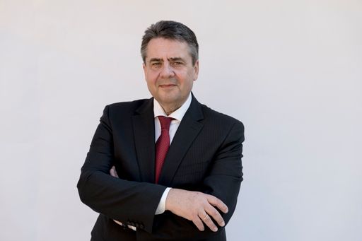  Sigmar Gabriel (deutscher Bundesaußenminister a.D.,
Vorsitzender der Atlantik-Brücke e.V.) hat seine Teilnahme am 14.
Europäischen Mediengipfel Lech am Arlberg im Dezember 2021 zugesagt.