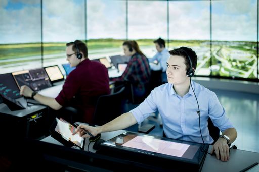 Austro Control Trainees im Tower-Simulator
