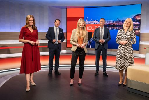 Voller Vorfreude auf das neue Studio: Maria
Theiner, Gernot Hörmann, Katharina Schaber, Klaus Obereder und Jutta
Mocuba (v. l. n. r.).