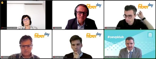 Runder Tisch mit Vertretern der politischen
Parteien.
