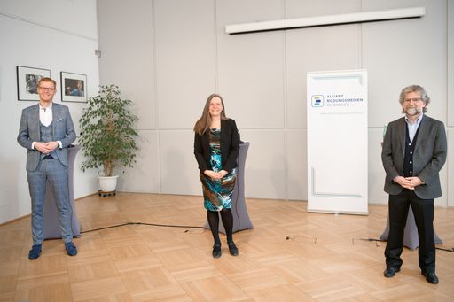 https://www.apa-fotoservice.at/galerie/24843 Die Allianz
Bildungsmedien Österreich fordert die Berücksichtigung der
Bildungsinhalte bei der Digitalisierung an Schulen.