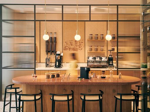 Vorschau Bild von Im Coffee Lab im Nespresso Atelier können Besucher
verschiedene Möglichkeiten der Kaffeezubereitung und des
Kaffeegenusses kennenlernen.