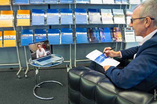 Im Euregio-Raum Studium und Berufserfahrung in
Partnerunternehmen verknüpfen: Südtiroler Landesrat Philipp Achammer
und MCI Rektor Andreas Altmann haben hierfür die Vereinbarung
unterzeichnet. (Foto MCI_Kiechl)