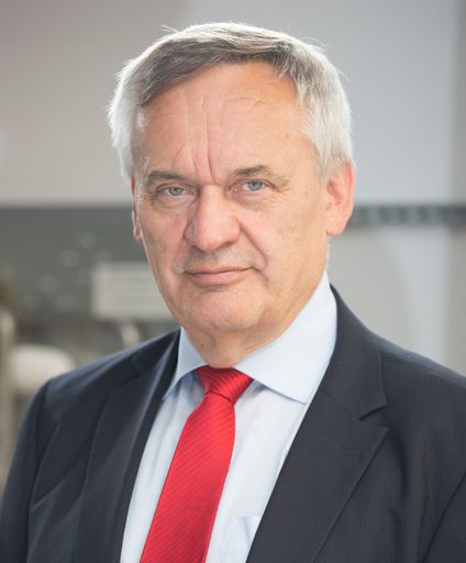  Dr. Gerhard Glinzerer, Geschäftsführer der
Industriegruppe Herz.