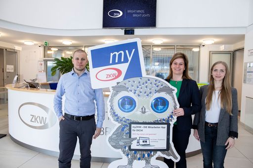 Das myZKW Mitarbeiter-App Projektteam v.l.n.r.:
Ing. Thomas Waldbauer (Communication & Marketing), Mag. (FH) Sandra
Simeonidis-Huber M.E.S (Group Communication & Marketing), Vanessa
Sonnleitner, BA (Group Communication & Marketing)
