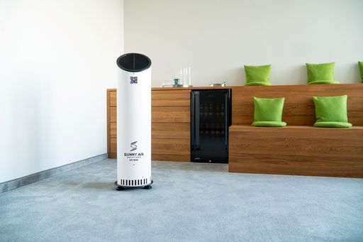 Im Webinar von Sunny Air Solutions erhalten Teilnehmer einen
Einblick in die UV-C- und HEPA-Technik / Weiterer Text über ots und
www.presseportal.de/nr/153528 / Die Verwendung dieses Bildes ist für
redaktionelle Zwecke unter Beachtung ggf. genannter
Nutzungsbedingungen honorarfrei. Veröffentlichung bitte mit
Bildrechte-Hinweis.