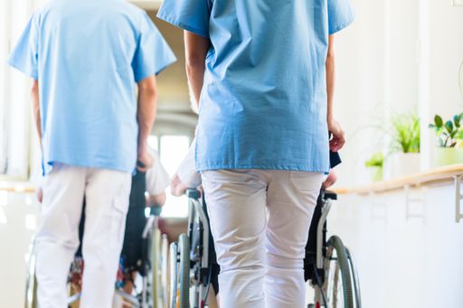 Um Menschen für den Pflegeberuf und die Altenarbeit
interessieren und begeistern zu können, braucht es gute,
interessante Rahmenbedingungen.