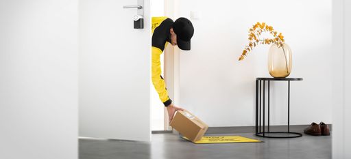 Vorschau Bild von Post, A1 und Nuki machen es möglich: Durch die
Vorzimmer-Zustellung können Pakete direkt zuhause abgestellt werden