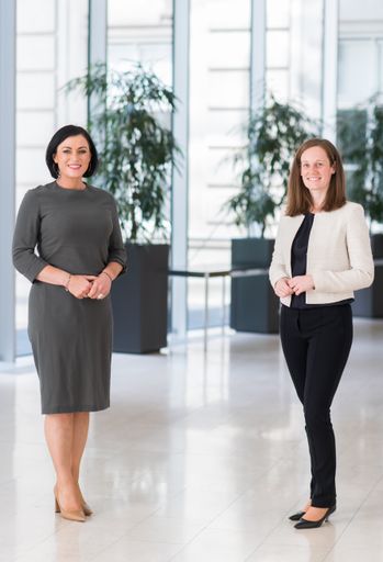 Vorschau Bild von Tourismusministerin Elisabeth Köstinger und die
neue Geschäftsführerin der Österreich Werbung, Lisa Weddig.