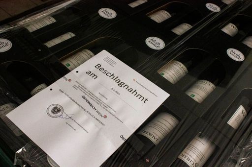  Beschlagnahmte Ware am Bioweingut Lenikus in Grinzing