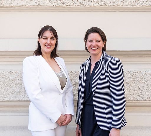 Geschaeftsfuehrerinnen der Wiener Privatbank
Immobilienmakler GmbH..(l) Marija Marjanovic, BA MA..(r) Elisabeth
Rist, BA MSc MRICS
