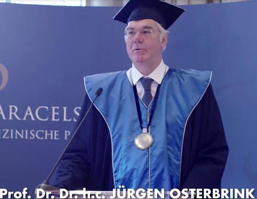 Prof. Dr. Dr. h.c. Jürgen Osterbrink, Vorstand am
Institut für Pflegewissenschaft und -praxis