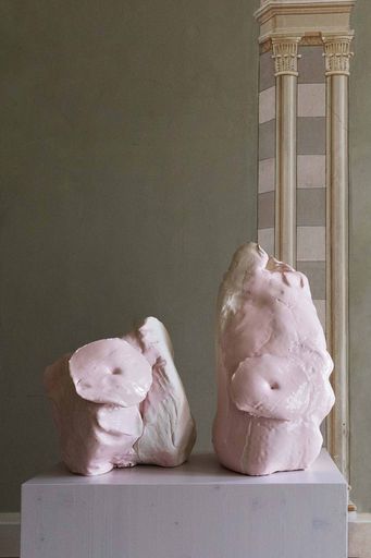 Vorschau Bild von MAK-Ausstellungsansicht, 2021, ERWIN WURM.
Dissolution; Erwin Wurm, "Double Navel", 2018, MAK-Expositur
Geymüllerschlössel