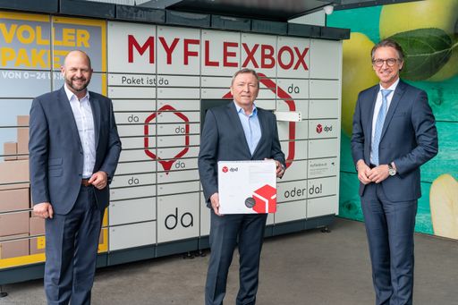 v.l.n.r.: Harald Mießner, Vorstand BILLA Vertrieb,
Rainer Schwarz, Geschäftsführer von DPD Österreich, Leonhard
Schitter, CEO der Salzburg AG