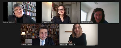 Das Podium v.l.: oben: Jochen Leidner (Hochschule
Coburg), Wiebke Loosen (Leibniz-Institut für Medienforschung),
Verena Krawarik (APA); unten: Nikolaus Forgó (Universität Wien),
Katharina Schell (APA, Moderation)