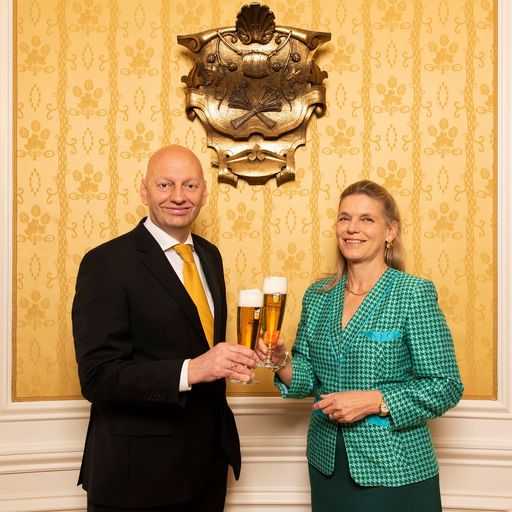 Mag. Jutta Kaufmann-Kerschbaum übergibt an Mag.
Florian Berger die Geschicke der Interessenvertretung im Bierland
Österreich