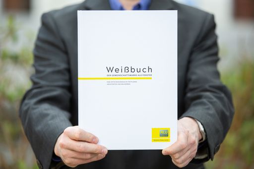 Vorschau Bild von Wissenschaftlich fundierte Entscheidungshilfe rund um Funktion &
Design, Wirtschaftlichkeit, Technologie und Ökologie: Das Weißbuch
der Gemeinschaftsmarke ALU-FENSTER