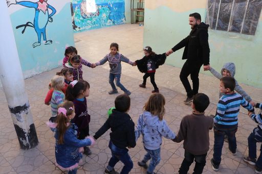 Vorschau Bild von Das Waisenhaus in der Türkei schenkt den Kriegswaisen
Geborgenheit.