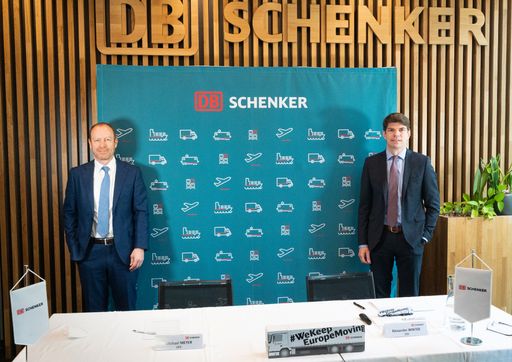  PK Dbschenker in Österreich. Im Bild: v.l.n.r.:
Michael Meyer (CFO) und Alexander Winter (CEO)