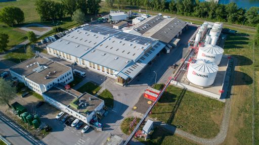 Schmiermittelfabrik in der Wiener Lobau mit ihrer eigenen
Photovolatikanlage