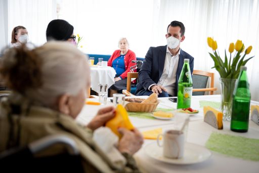 Vorschau Bild von BM Mückstein beim "Frühstück bei uns"